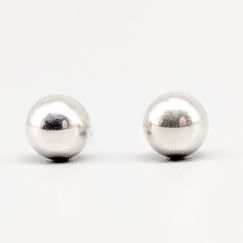 Un par de pendientes de plata S830 0.68g 4mm