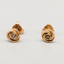 Aretes de diamante en Oro 18K 1.8g 6mm