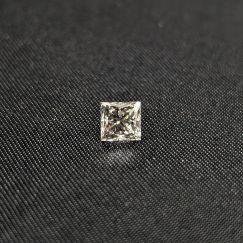 Diamante de corte princesa 0.57 ct 4.48mm