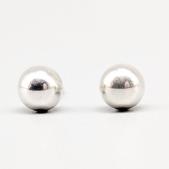 Un par de pendientes de plata S830 0.68g 4mm