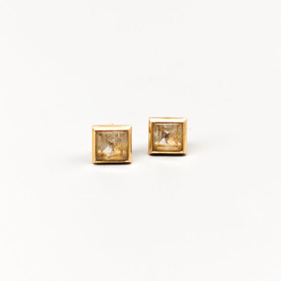 Aretes de oro con piedras blancas 18K 1.42g 7mm