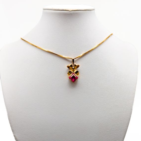 69.5cm Stigbert Cadena de eslabones tipo caja en oro con colgante con piedra roja 18K 13.48g